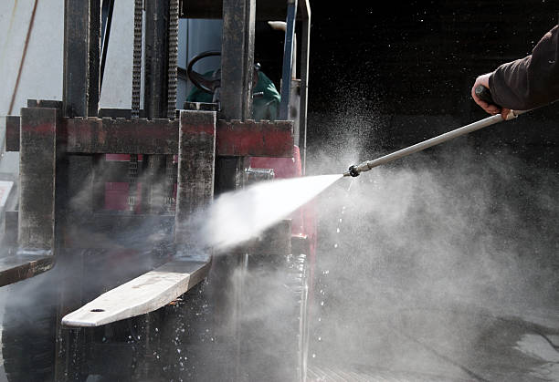 Best Deck Pressure Washing  in Lewistown, MT